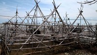 Struktur susunan bambu dengan sudut2 segitiga
