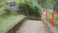 Jalan menurun menuju Telaga Menjer