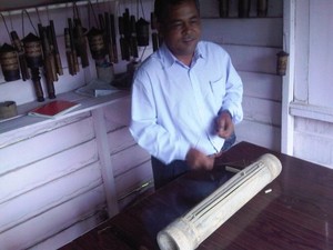 Keteng-Keteng, Si Bambu Bersuara Merdu