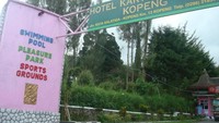 Pintu  Masuk  ke Hotel dan Pemandian Kopeng
