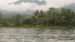 Latar Belakang Megah Teluk Kayeli