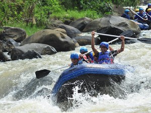 Liburan Asik Mengarungi Sungai Citarik - Sukabumi