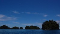 Pulau-pulau karang di perairan Kokas.