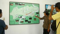 Menyimak penjelasan Borjoe