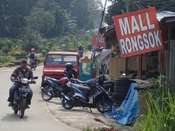 Mall Rongsok, Mall Paling Unik se-Indonesia
