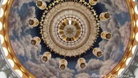 Interior kubah utama masjid Dian Al Mahri