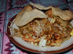 Melahap Lezatnya Kuliner Khas Semarang ,Tahu Gimbal Pak Edi