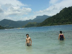 Melepas Penat di Pulau Sikuai