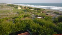 Pantai Pandan Sari dilihat dari atas Mercusuar berketinggian 50 Meter