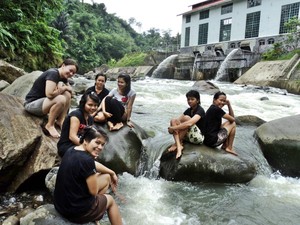 Memacu Adrenalin Menerobos Jeram  di Sungai Cianten
