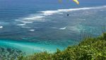 Membelah Angin Paralayang di Atas Pantai Timbis