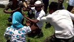 Menari Sawat di Bandara Fak-Fak