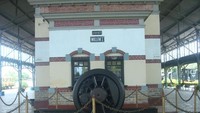 Salah satu koleksi yang dipajang di depan museum (detiktravel/Muh Heri Suryono)