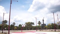 Ruang Publik di sekitar monumen.