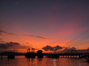 Mengejar Matahari di Sape, Sumbawa Timur