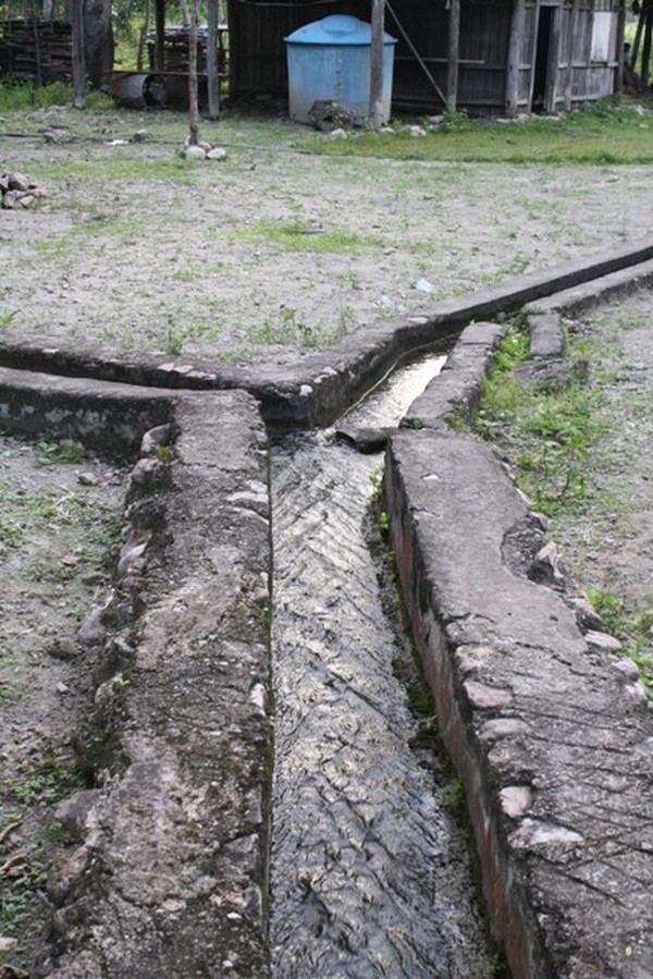 Saluran Air di sekitar Istana Raja, Oelolok artinya Air yang mengalir di saluran
