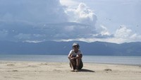Burung-Burung Yang Bebas Beterbangan Dibelakang Kami