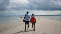 Pasir Putih Yang Membuat kita Nyaman Berjalan Diatasnya