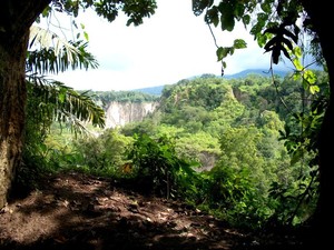 Menikmati Angin Sore di Ngarai Sianok