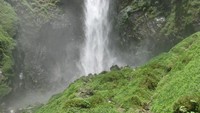 percikan air terjun sipiso-piso