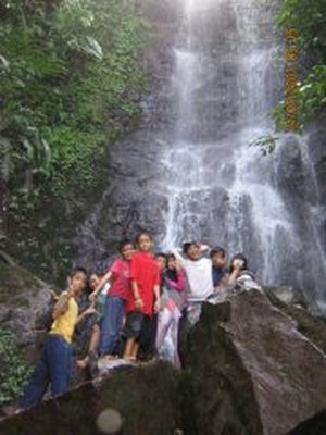 Menjajaki Curug Cilember