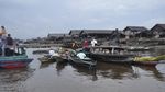 Menjelajah Pasar Terapung dan Pulau Kambang di Banjarmasin