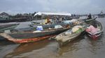 Menjelajah Pasar Terapung dan Pulau Kambang di Banjarmasin