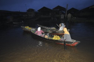 Menjelajah Pasar Terapung dan Pulau Kambang di Banjarmasin