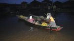 Menjelajah Pasar Terapung dan Pulau Kambang di Banjarmasin