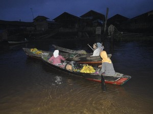 Menjelajah Pasar Terapung dan Pulau Kambang di Banjarmasin