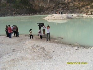 Menuju Kawah Naik Motor