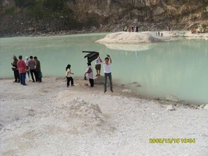 Menuju Kawah Naik Motor