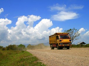 Menyusuri Kaki Gunung Tambora, Perjalanan Deru Campur Debu