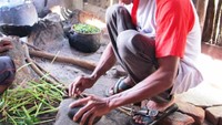 Pak Yosef meniti jagung