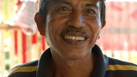 saya minum VCO 2 sendok setiap hari biar tidak pegal-pegal ujar salah seorang bapak pembuat VCO