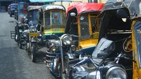 Becak Motor BSA diparkir di pinggir kota Siantar