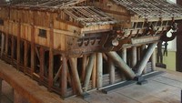 Miniatur rumah Omo Nifolasara