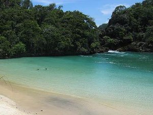 Panorama Pantai Sempu nan Indah