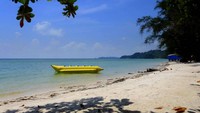 Pantai Melur dengan wahana banana boat