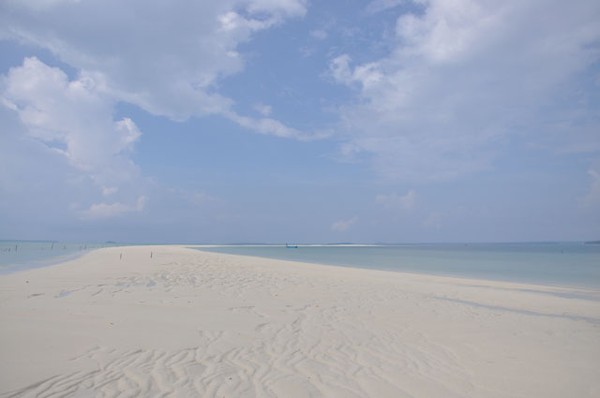 Pantai Ngurtafur Pulau warbal