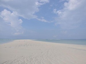 Pantai Ngurtafur Pulau warbal