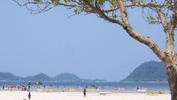 Suasana Pantai Pasir Putih (mylearningjob.blogspot.com)