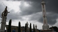Latar-Latar Dan Tugu Yang Menghiasi Pasar