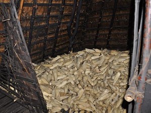 Pasar Tradisional Kupang disaat Pagi dan Malam