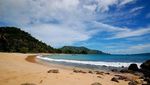 Pasir Putih Mempesona di Pantai Ngliyep, Malang