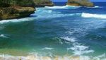 Pasir Putih Mempesona di Pantai Ngliyep, Malang