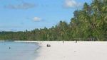 Pasir Putih Sehalus Tepung di Pantai Ngurbloat, Maluku