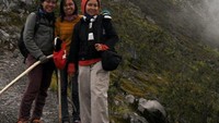 Punggungan dekat Patok 2