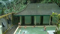 Pemandian Air Panas yang ada di kawasan Candi Gedong Songo