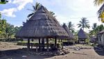 Pengarajin Tenun Ikat Tradisional di Desa Maubesi